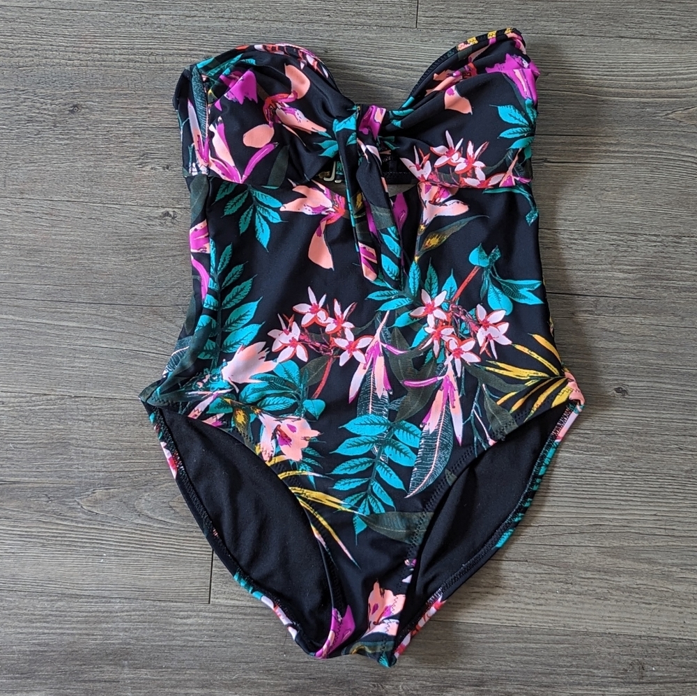Old Navy One piece Swimsuit